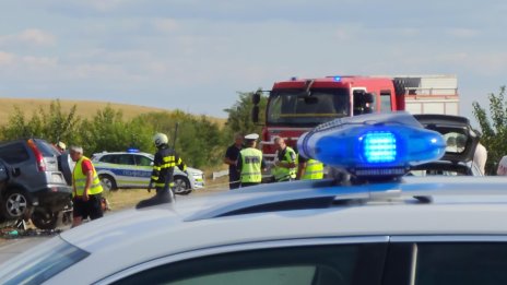 Тежка катастрофа край Хасково: двама загинали и най-малко петима пострадали