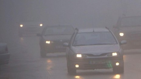 Задимяване, мъгла и трима ранени при ПТП на "Тракия"