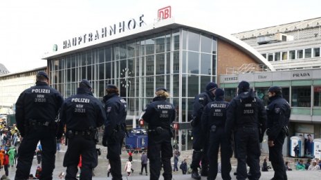 Заложническа драма наложи евакуация на гарата в Кьолн