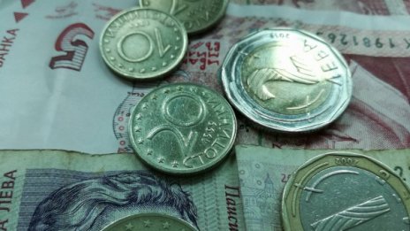 Какво би накарало българите да останат? Заплата от 3000 лева!