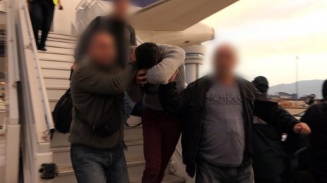Самолетът с екстрадирания Северин кацна в България