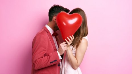 Как ви целува? Целувките му могат да разкрият много!