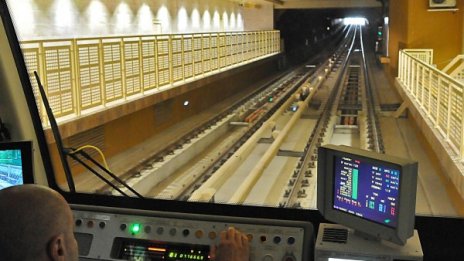 Пуснаха метрото: Движението е възстановено по Линия 1