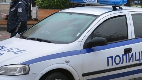 Полицаите с блокада на ромския квартал "Надежда" в Сливен