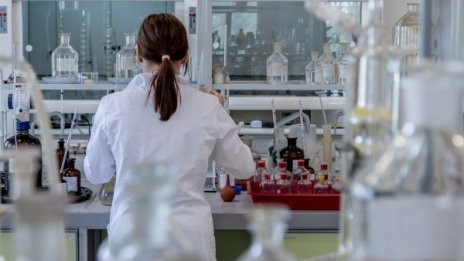 Учени унищожиха вируса ХИВ със стволови клетки