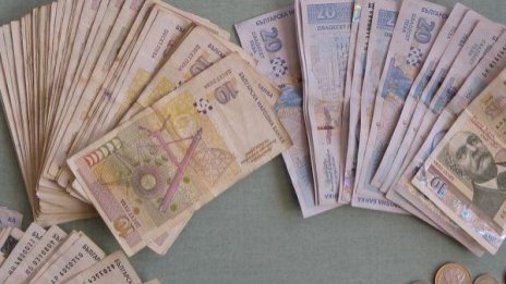 Хванаха 26-годишен, измамил баба с 6 хил. лeва