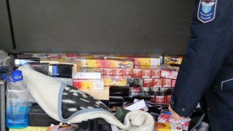 Спипаха фалшиви парфюми на "Капитан Андреево"