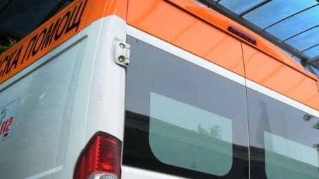 Възрастна жена с опасност за живота, помете я кола