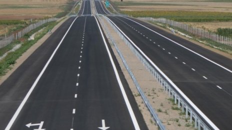 Кола се преобърна на "Тракия". 31-годишна почина!