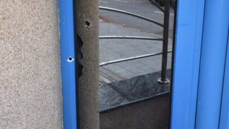 СДВР още търси: Кой стреля по офис в квартал "Яворов"?