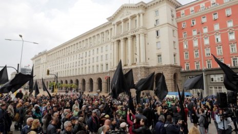 105 млн. от хазната и лична помощ за 77 000 души! 