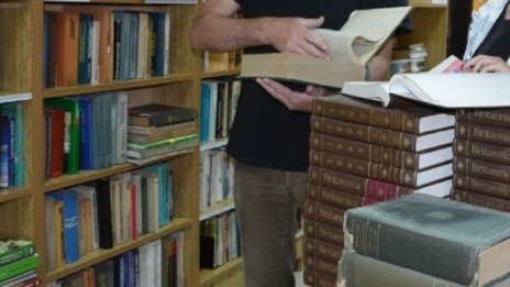 Като феникс от пепелта: С 500 нови книги възкръсва читалището в Гложене