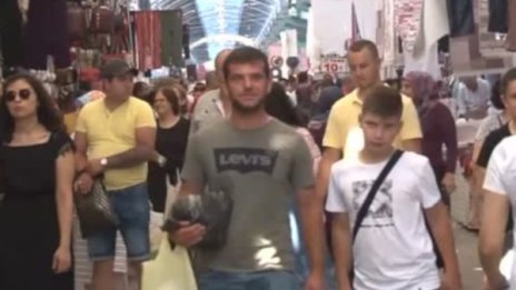 Шопинг мания в Турция: Българи и гърци на пазар