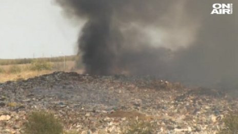 Сметището на Русе пламна. Дали не е умишлено? 