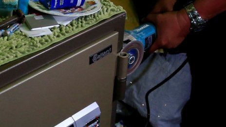 Апаши задигнаха 55 000 лева от метална каса в Цар Калоян