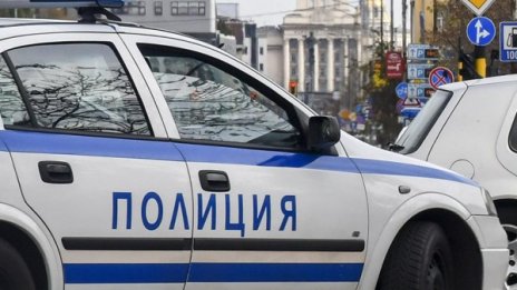 Младежи нападнаха мъж в автобус от градския транспорт