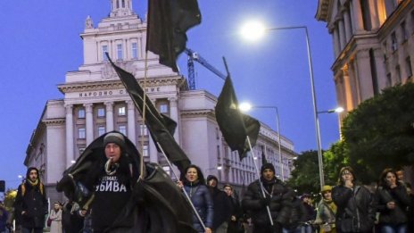 Майки протестират с автошествие за оставката на Симеонов