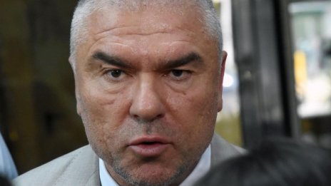 Марешки видя атака, мисли още за имунитета