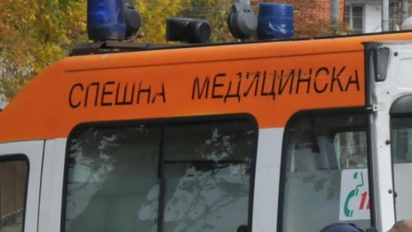 Кола се заби в дърво, жена загина при тежкото ПТП