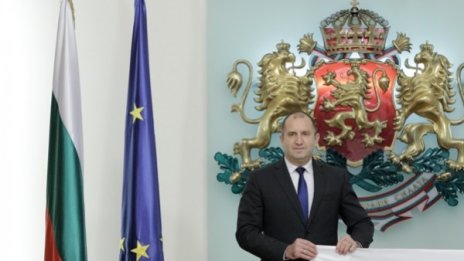Радев към народа: Основите на демокрацията са критично застрашени