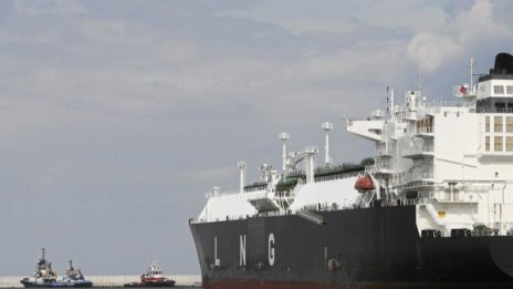 Танкер с втечнен газ заседна край остров Крит