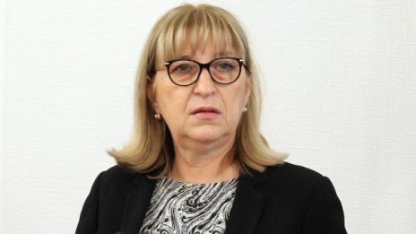 Цачева защити бонусите в Търговския: Имаше срив, но...
