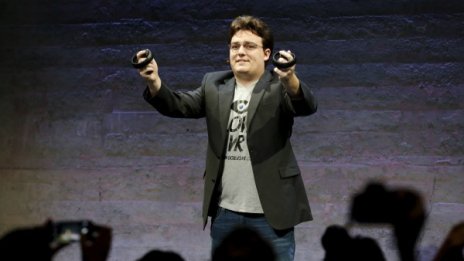 Facebook натири основателя на Oculus заради пристрастия?