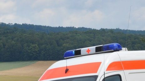 18-годишен в болница, паднал от 3-ия етаж на къща