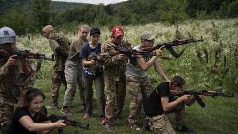 Летен лагер на украински националисти: Деца обучавани да убиват!