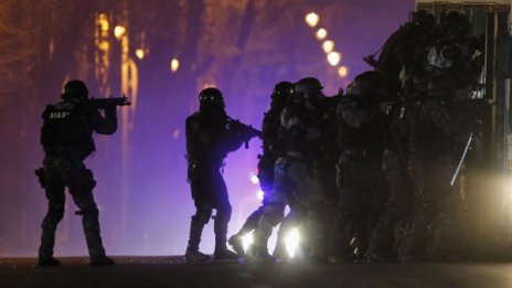 Радикализиран румънец рани 10 души в мол