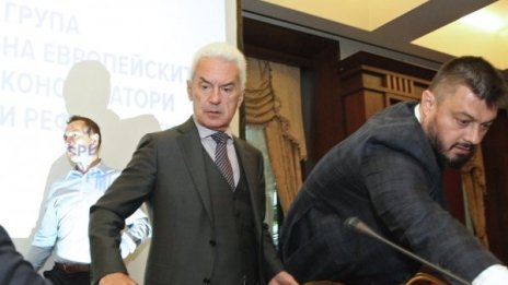 По приятелски от Сидеров: А защо и Каракачанов да не хвърли оставка?
