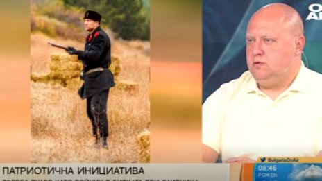 На бойното поле: Тервел Пулев с войнишка униформа