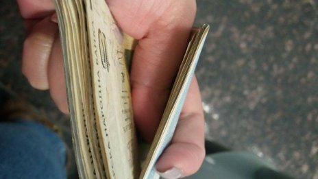 77-годишен мъж хвърли 4300 на измамници