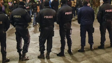 25 стотинки за час – нощният труд на полицаите. Толкова!