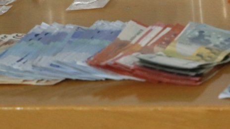 Злато, евро, левове... апаши с огромен удар в Габровско