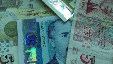 Трудно се справяме с извънредни разходи, а за празници...