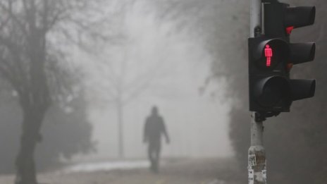 Мъгли в низините и котловините, облачно в цялата страна 