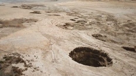 Загадъчните кратери: Брегът на Мъртво море – осеян с... дупки