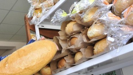 Не само черният, и белият хляб се оказва… боядисан!