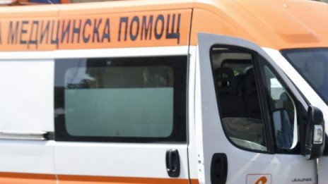 Удар между ТИР и бус край Севлиево, загинал е човек