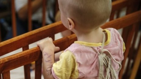 Ничиите деца: Все по-малко осиновявания. Защо?