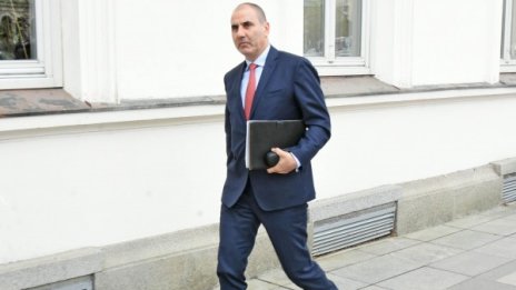 Цветанов vs. Радев: Избори ли? А кой финансира кампанията му?!