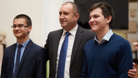 Президентът: Бъдещето на България е в младите!