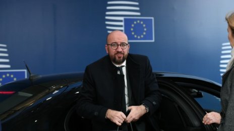 Оставката на белгийския премиер приета, оставят го служебен