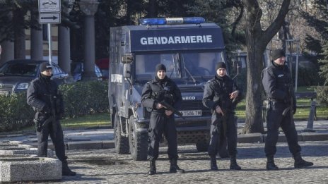 За празниците: 1550 полицаи, пожарникари и спасители