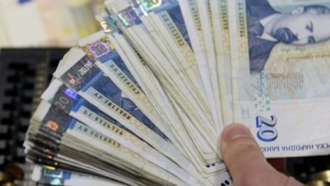 Пръскаме 2 млрд. по празниците. Какво купуваме?