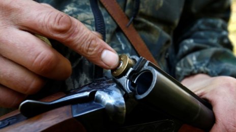 "Непослушни" врачански селяни кътат: Пистолети, пушки...