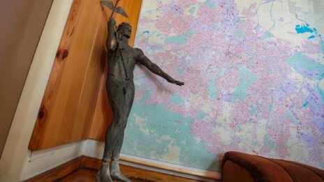 Къде е Аполон? В Пето РПУ е, пазят го!