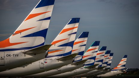 Турската авиокомпания "Пегасус" купи най-големия чешки авиопревозвач "Смартуингс"