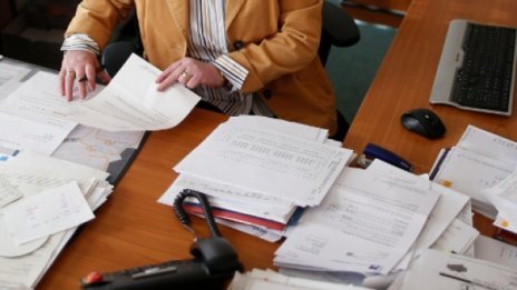 По-малко чиновници? Пак ще е раздута администрацията 